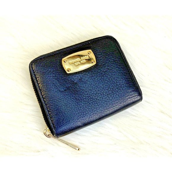 Michael Kors Small Black Saffiano Leather Continental Travel Zip Around Wallet - Picture 3 of 14